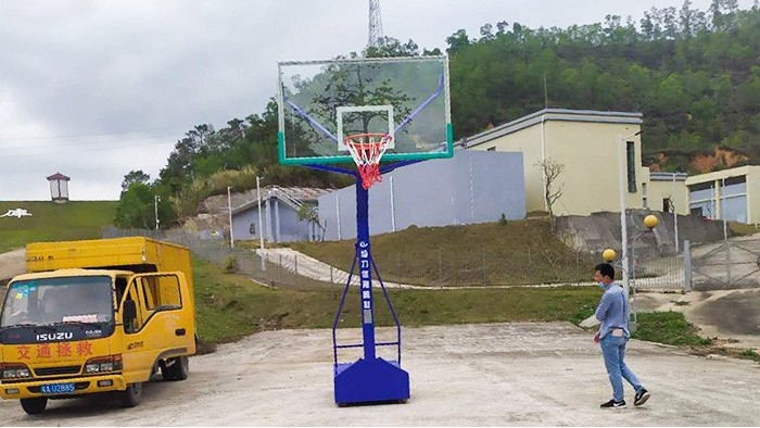移動(dòng)籃球架價(jià)格