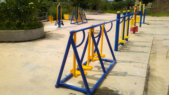 惠州廣場健身器材修復(fù)美化工程進行時