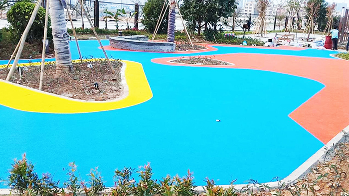 天津興臺(tái)建筑公司二次采購(gòu)公園健身器材及橡膠地面工程案例